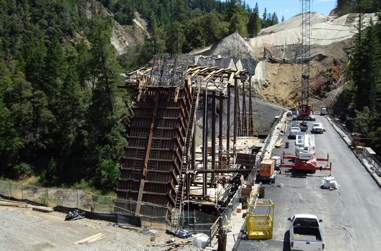 Support construction of the north bridge