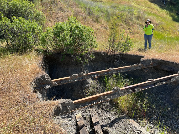 SHN geologist and engineering geologist systematically logging the railway conditions.
